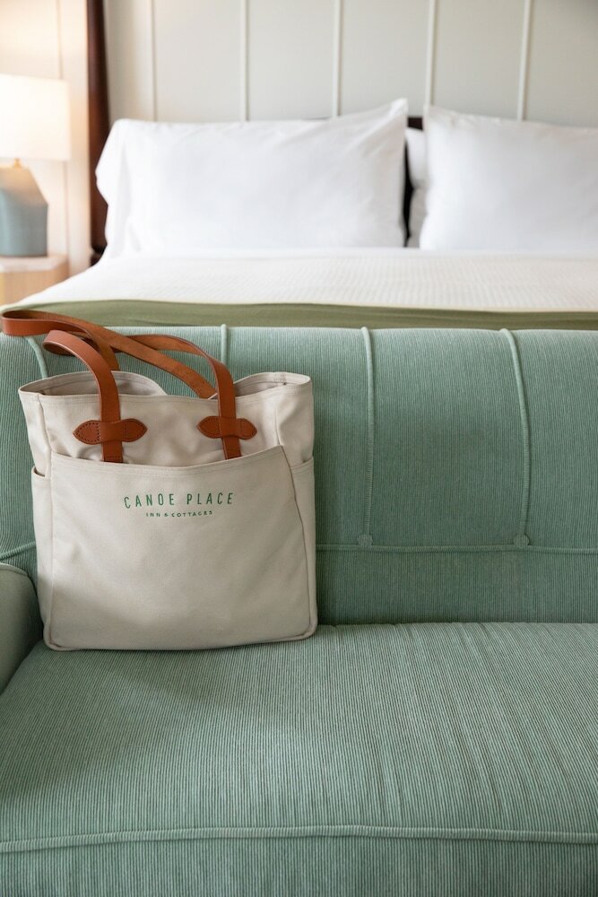 Фото Canoe Place Inn and Cottages