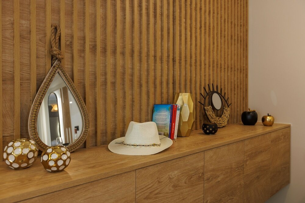 Фото Hersonissos Beach Front Suites