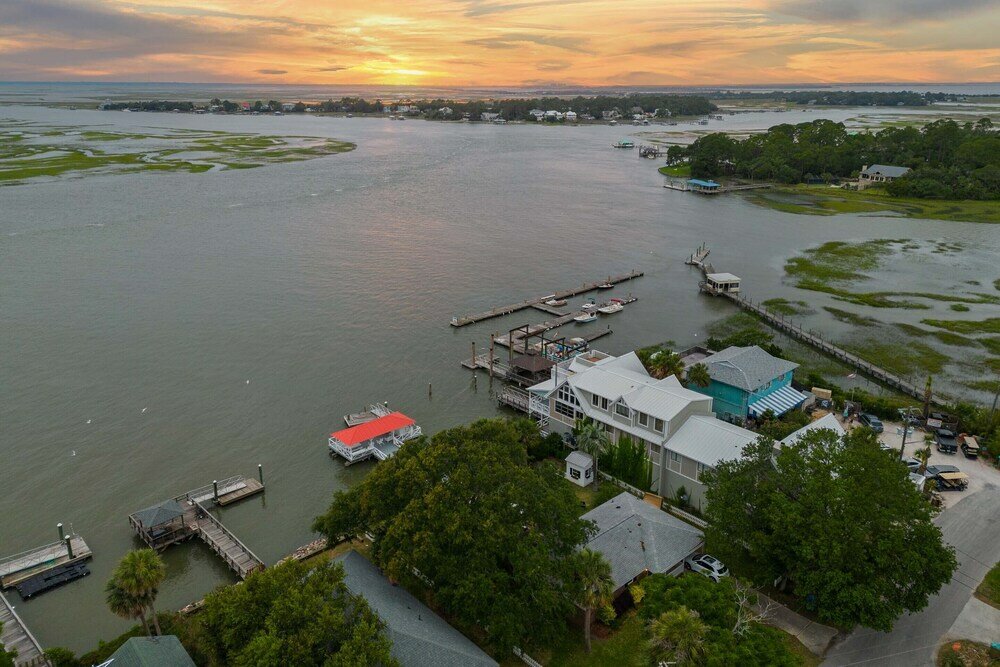 Фото 1401 Chatham Ave