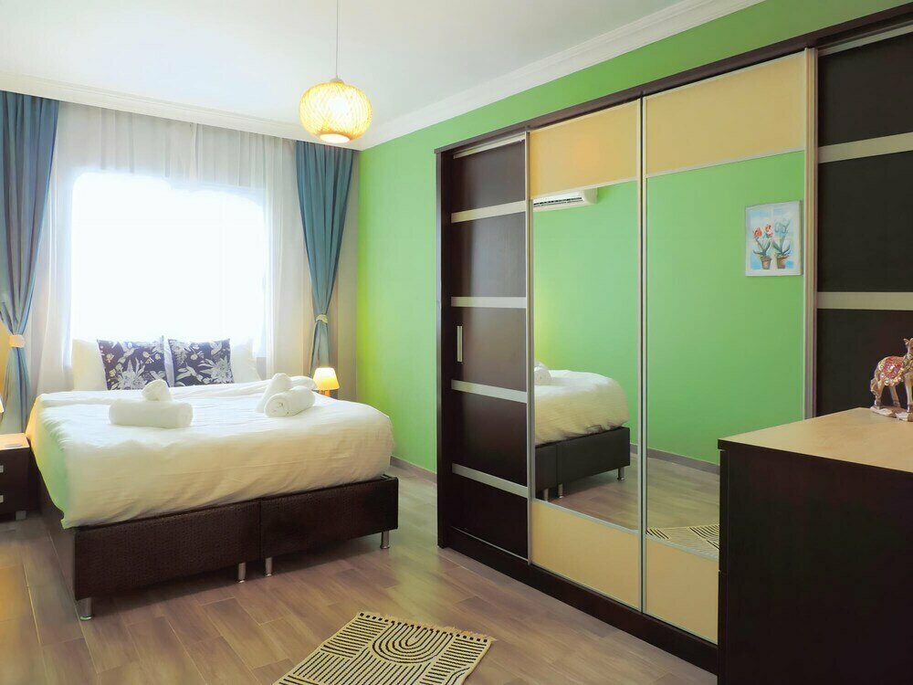 Short-term housing rental Centrally Located Flat 5 min to Ozdilekpark Mall, Antalya, photo