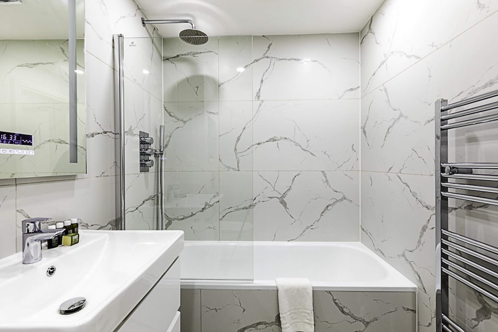 Фото Spacious and Beautiful Apartment In Hanwell