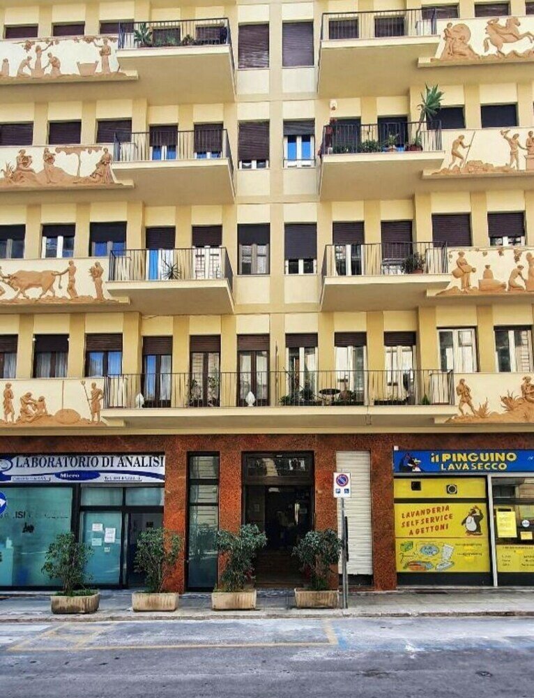 Фото отеля 2