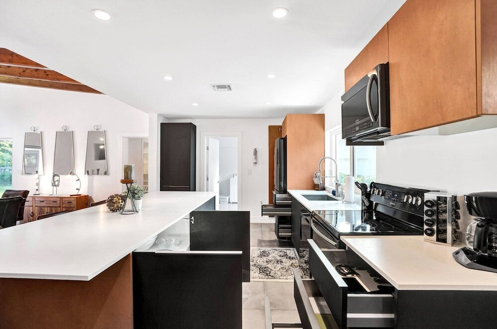 Фото Gorgeous 5br Home with Heated Pool