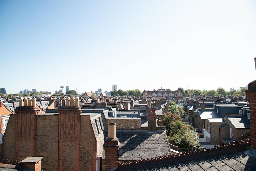 Фото Charming Home in Leafy Parsons Green