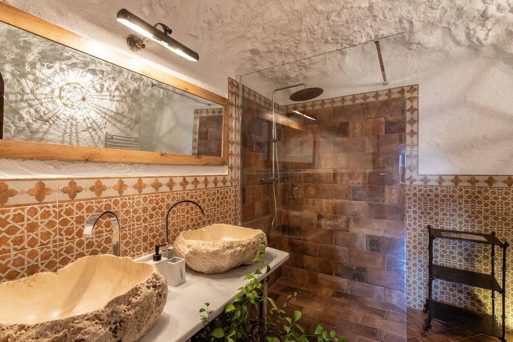 Фото Traditional Cave House With Swimming Pool Near to City Center. Cueva del Cadí