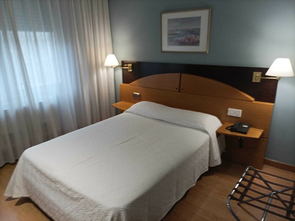 Фото Hotel Corona De Castilla Burgos
