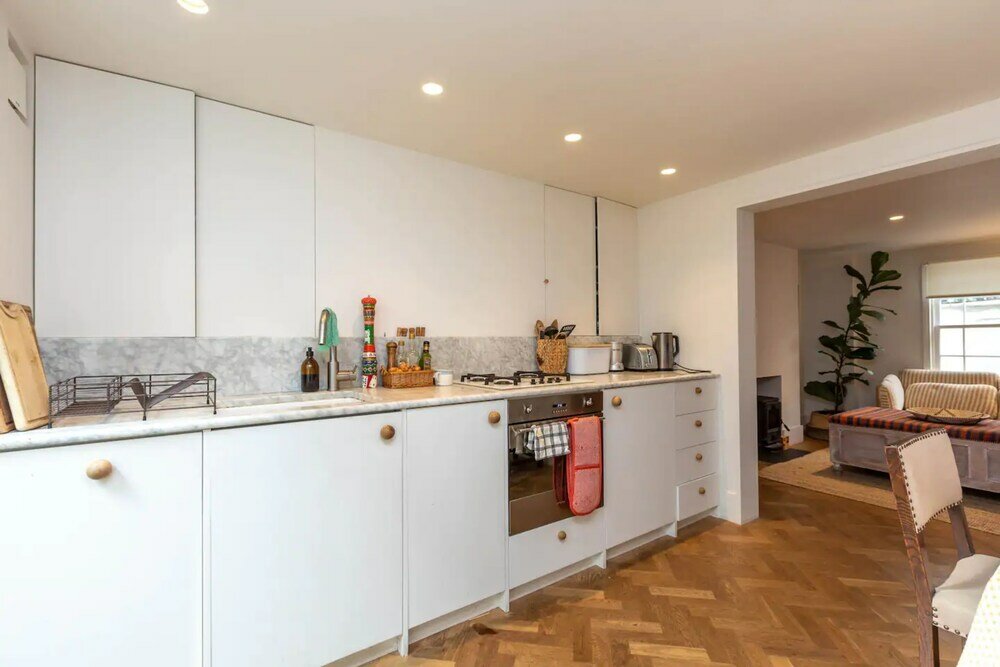Фото Beautiful 2 Bedroom Townhouse With Garden in Kentish Town