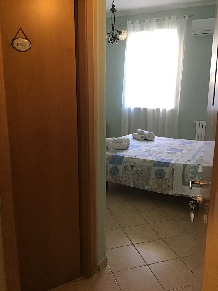 Фото Achirina Bed and Breakfast