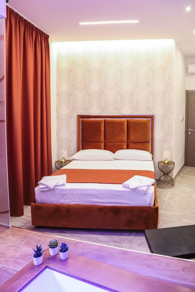 Фото Twin Towers Naples Luxury