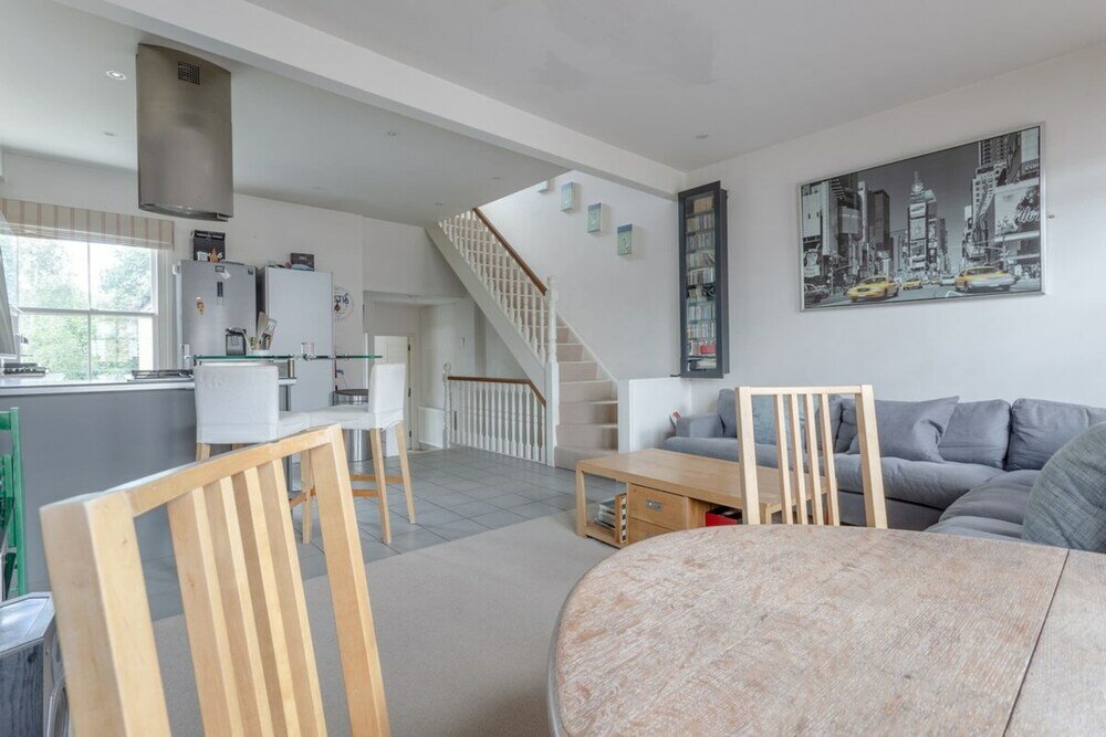 Фото Large Modern Maisonette in Southfields