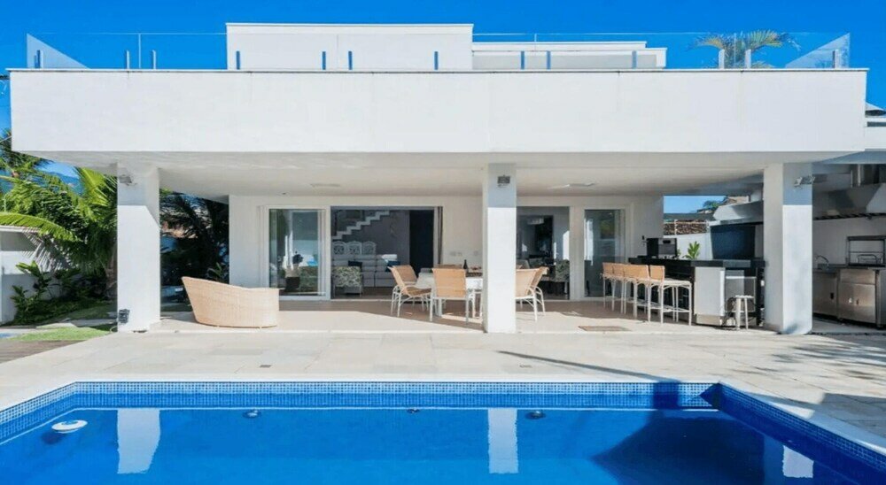 Фото Magnífica Mansão à 50m da praia de Barequeçaba para até 18 pessoas