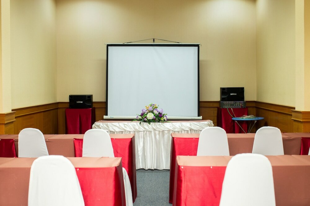 Фото Surin Majestic Hotel