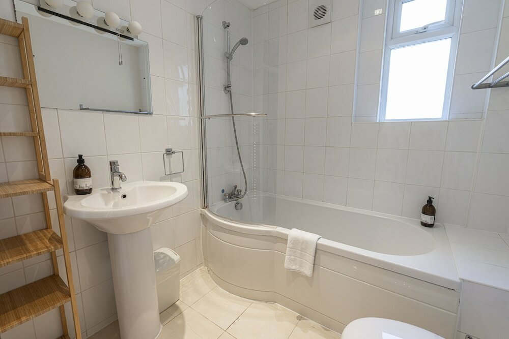 Фото Altido Charming 1 Bed Flat, Sleeps 4