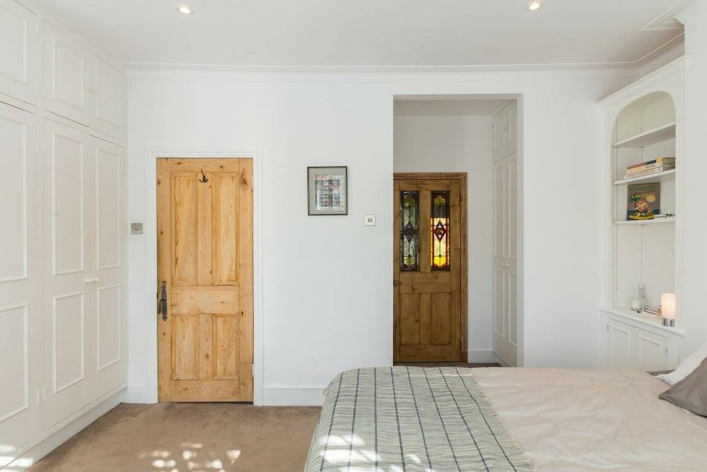 Фото Fabulous 4 Bed House With Garden in Fulham