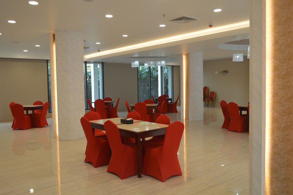 Фото Airport Avenue Hotel