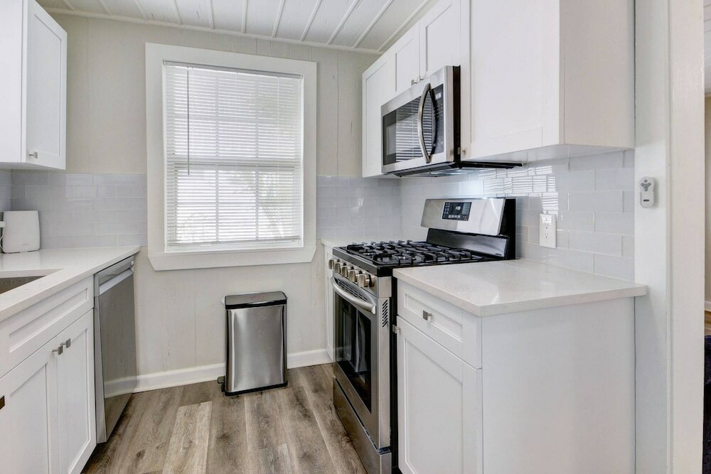 Фото Sunset Cottage West Palm Beach/close to Downtown Shops Pet Friendly