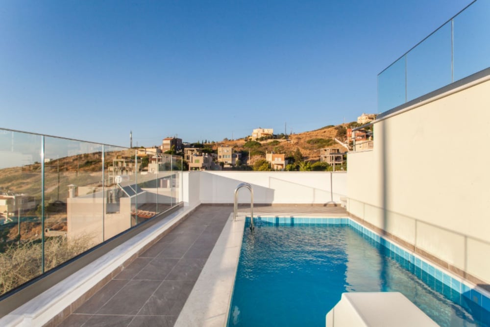 Фото Luxurious Rikas Villa