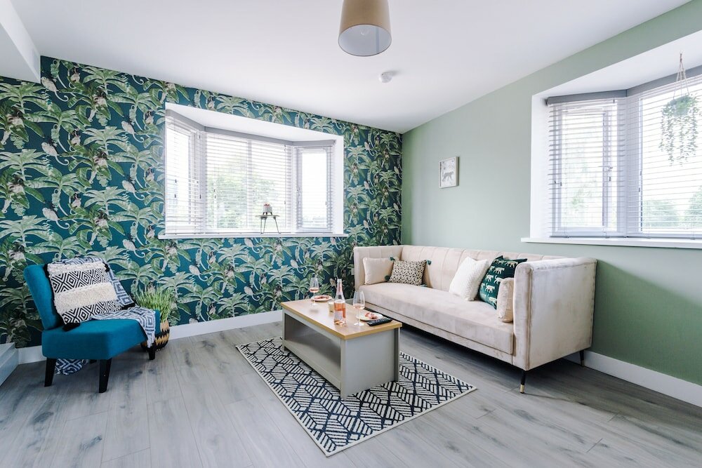 Фото One&Two Bedroom Luxe Apts near Trafford