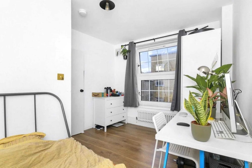 Фото Spacious 4 Bedroom Apartment in Bethnal Green