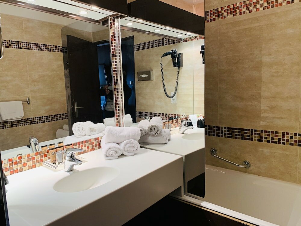 Фото Grand Hôtel de Nîmes