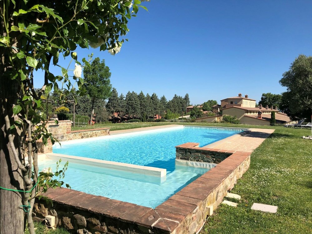 Фото Luxury resort in the Tuscan countryside