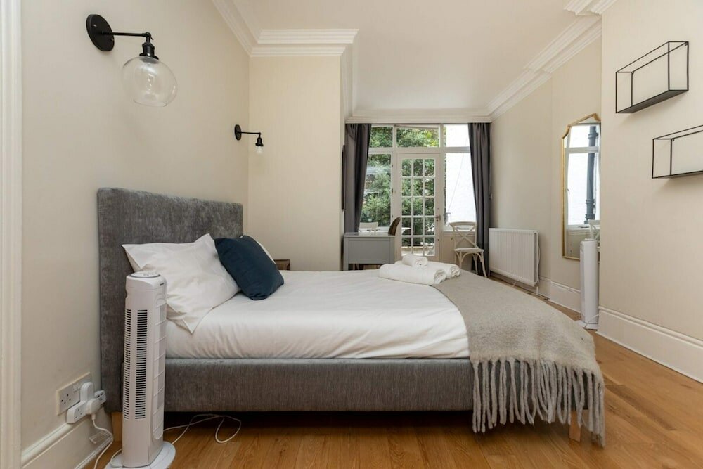 Фото Gorgeous 6bd House - 2 Mins From South Kensington!