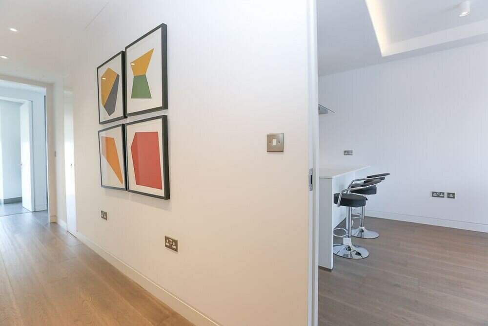 Фото King John Court Apartments