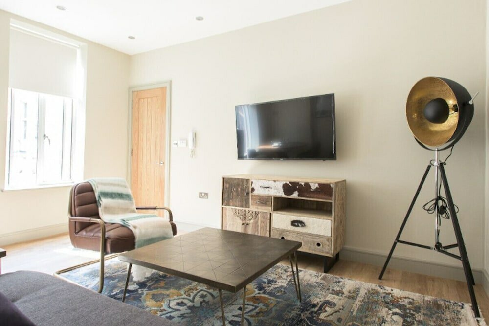 Фото The Mayfair Retreat - Modern & Central 1bdr in 3 Apartments