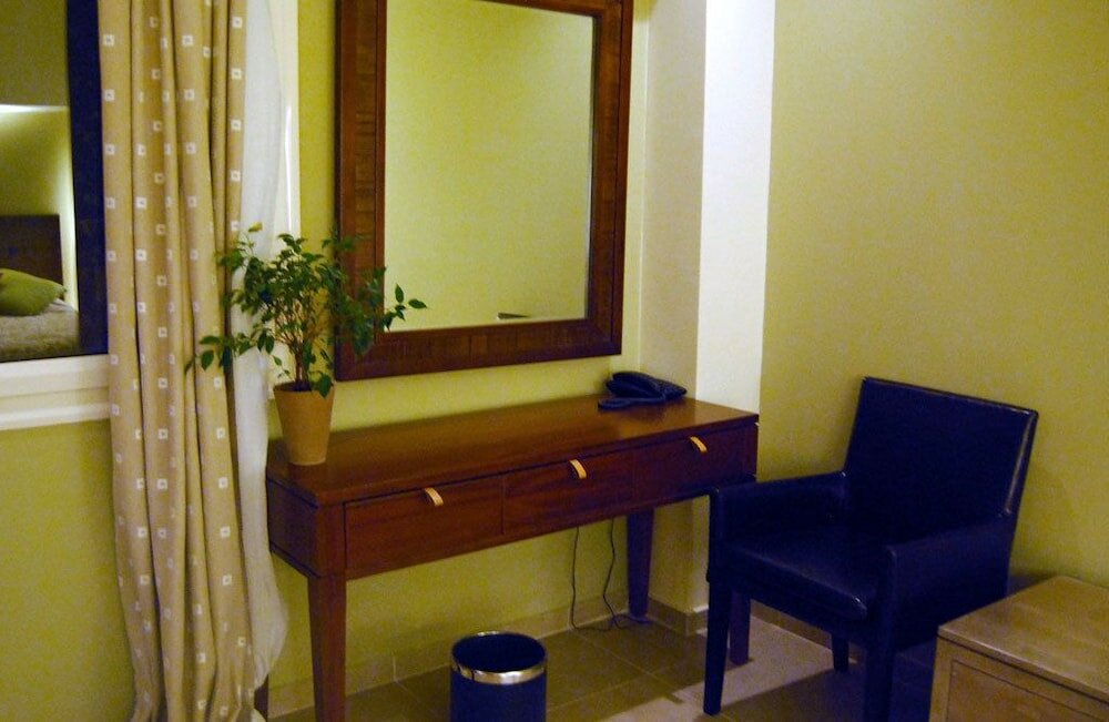 Фото Astrolabe Hotel