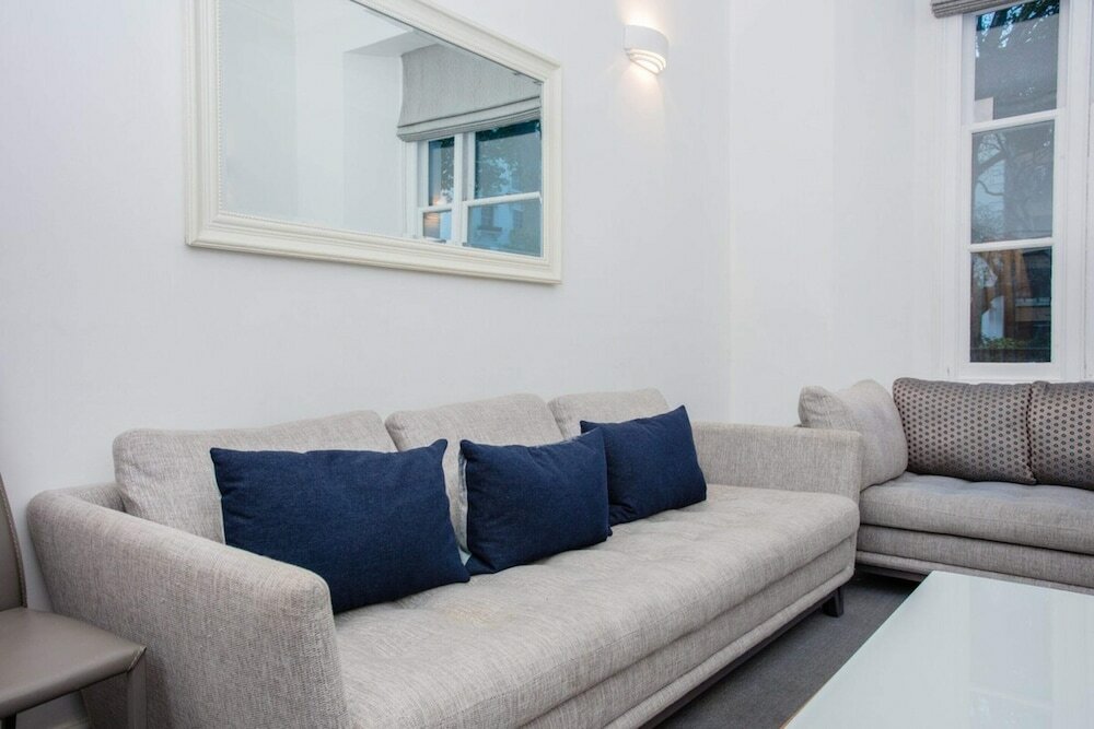 Фото Cozy 1 Bedroom Apartment near Harrods, Knightsbridge