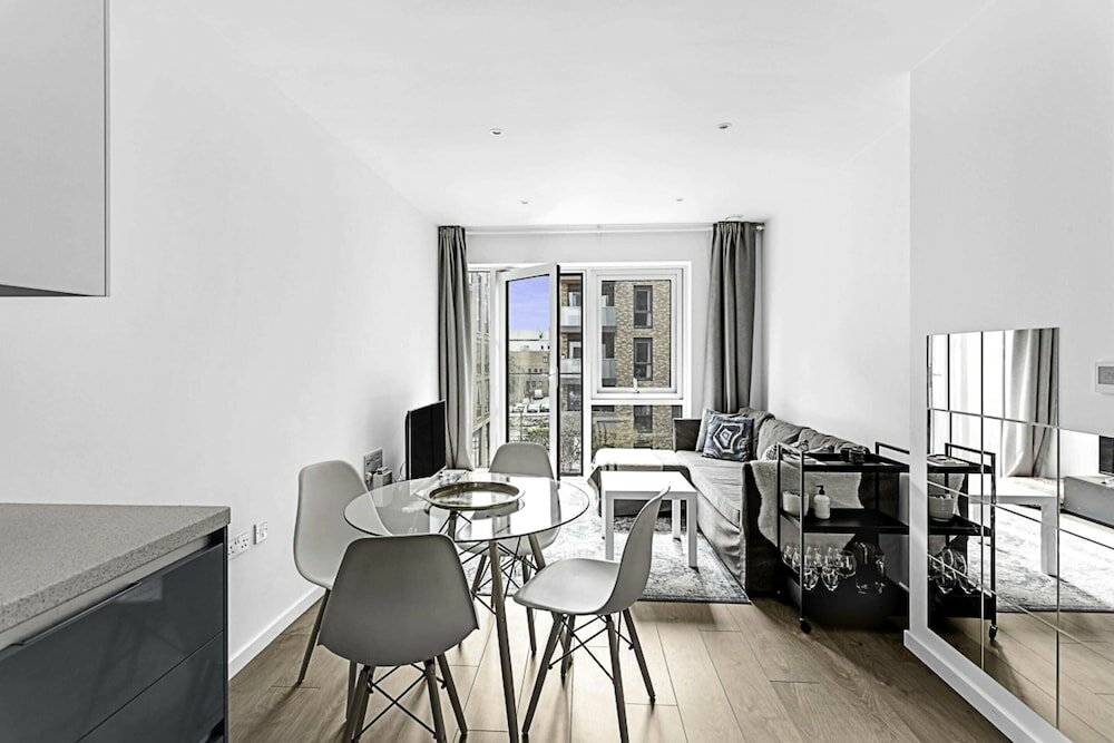 Фото Stylish Flat In Battersea Reach