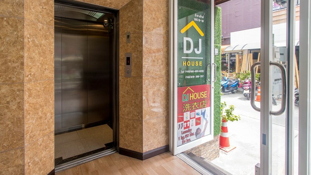 Фото D. J. House