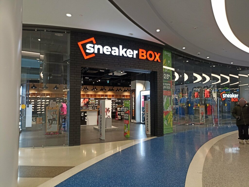 Спортивная одежда и обувь SneakerBox, Москва, фото