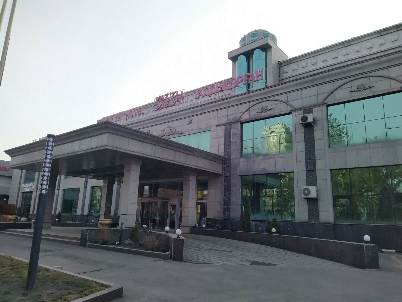 Фото отеля 1