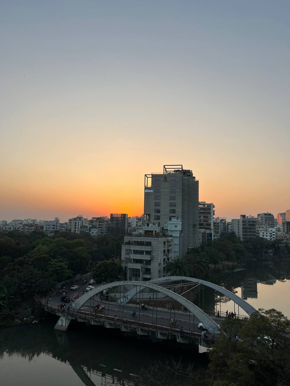 Фото Lakeshore Hotel & Apartments