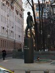 Муслим Магометович Магомаев жил в этом доме с 1982 по 2008 год (Yeliseyevsky Lane, 11), placa conmemorativa, primera piedra