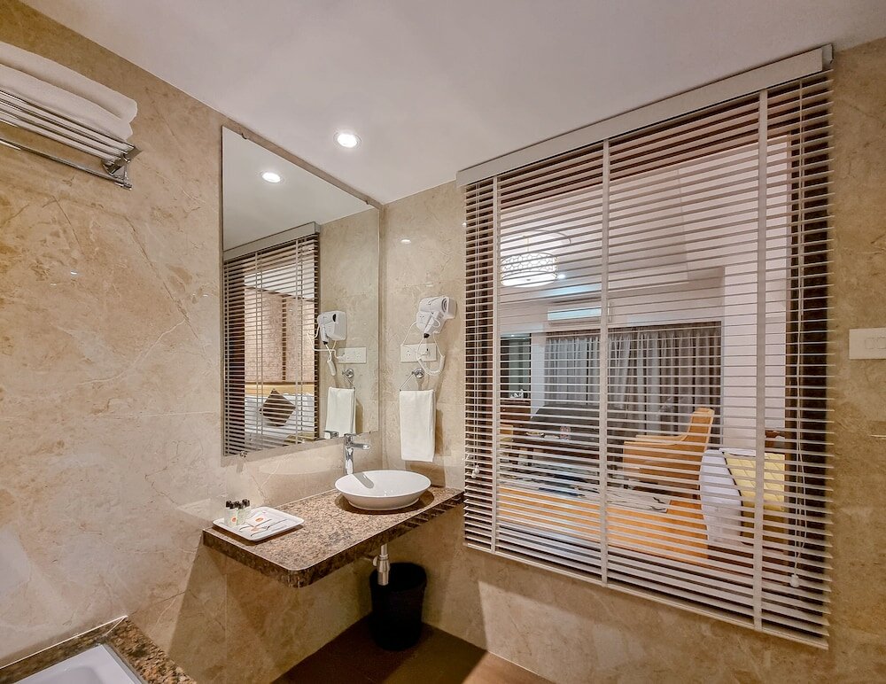 Фото Hotel Express Inn