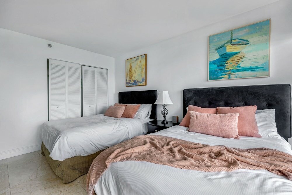 Фото Bayfront Gem With Balcony and Pool