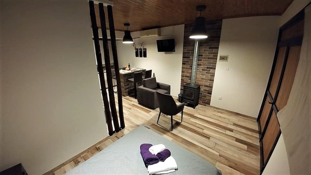 Фото Perneia Rooms