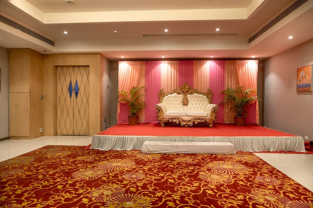 Фото Hotel Express Inn