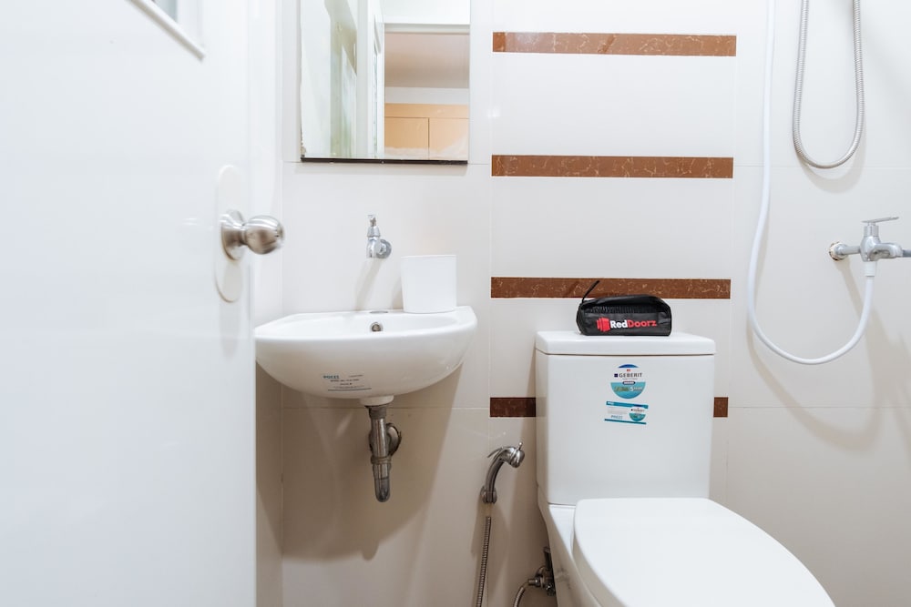 Фото RedDoorz Plus near Robinsons Place Manila