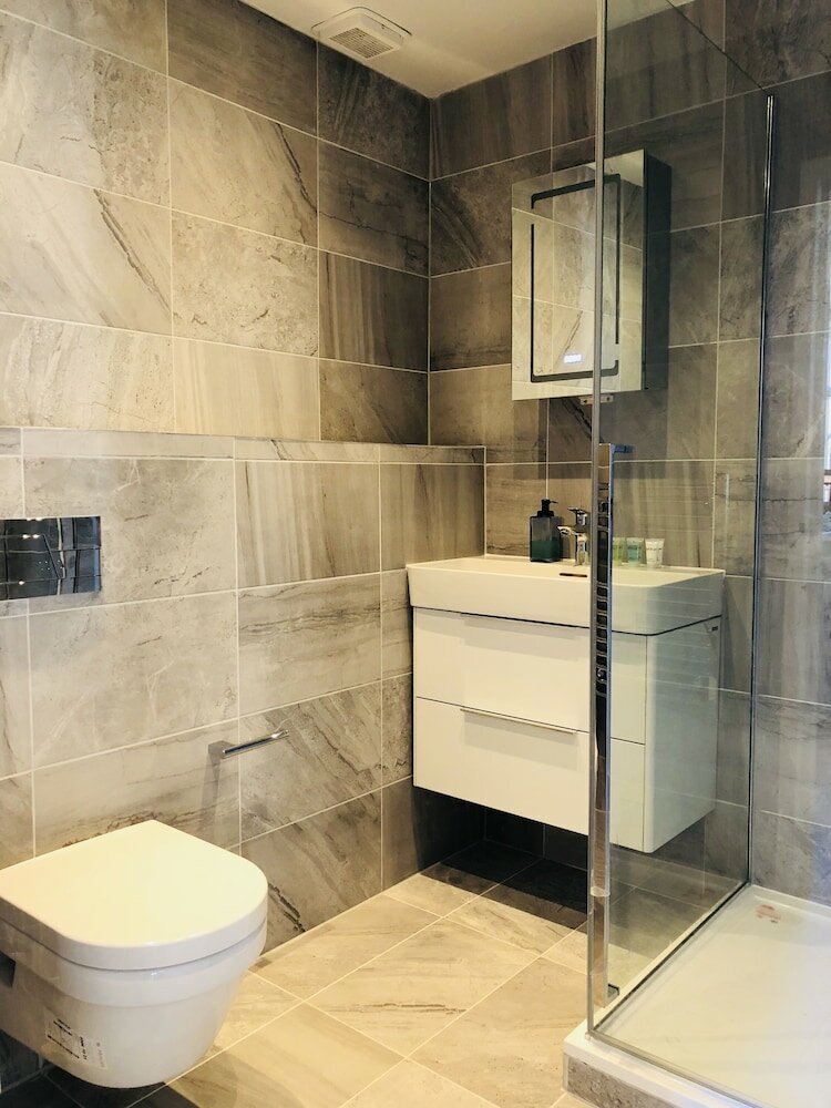 Фото Spacious & Modern 2 Bed Apartment at Knightsbridge London