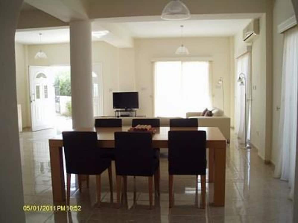 Фото 3 Bed Villa 10 Minutes Drive From Beautiful Beach