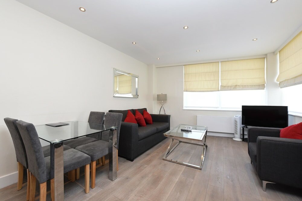 Фото The Glasshouse Apartments