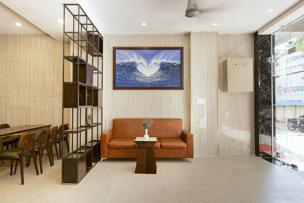 Фото Golden Lotus Central Hotel