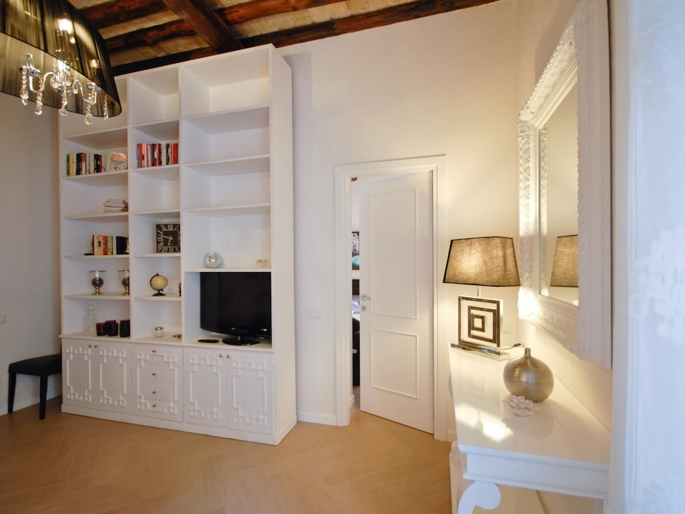 Фото Marilyn Apartment