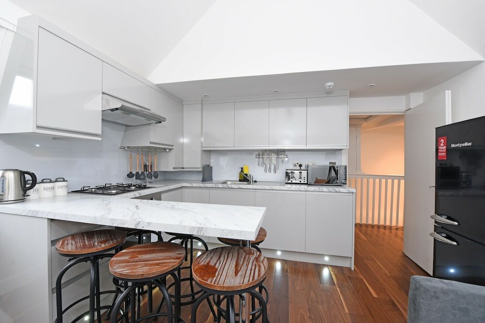 Фото Charming & Modern Apartments near Oxford Circus London