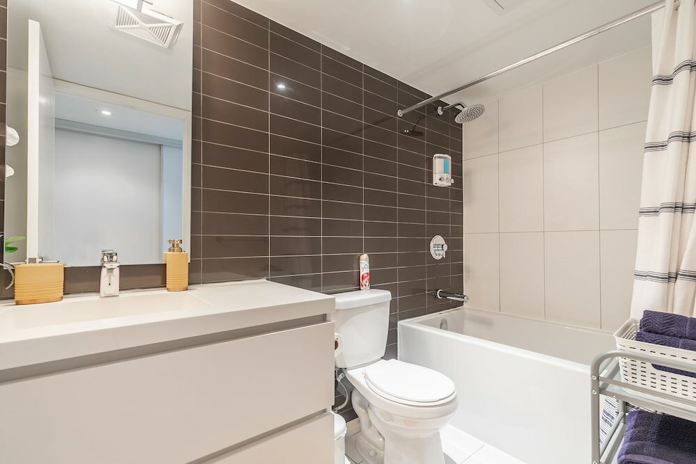 Фото Simply Comfort Stunning Downtown Condos