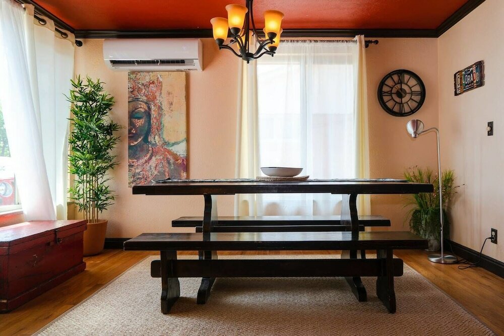 Фото Casa de Henrichs & The Den Spacious Backyard