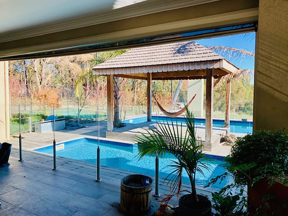 Фото Grand Gippsland Home Sleeps Up To 28